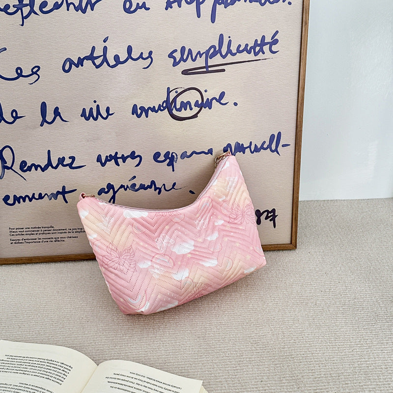 Gepolsterte Clutch-Handtasche mit Ketten-Detail