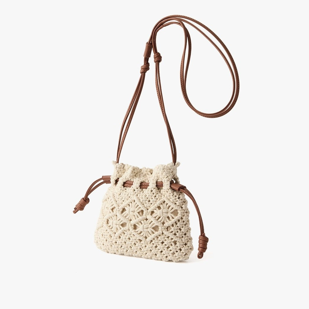 Schultertasche mit Raffinierten Häkel- Sowie Lederakzenten Brehn