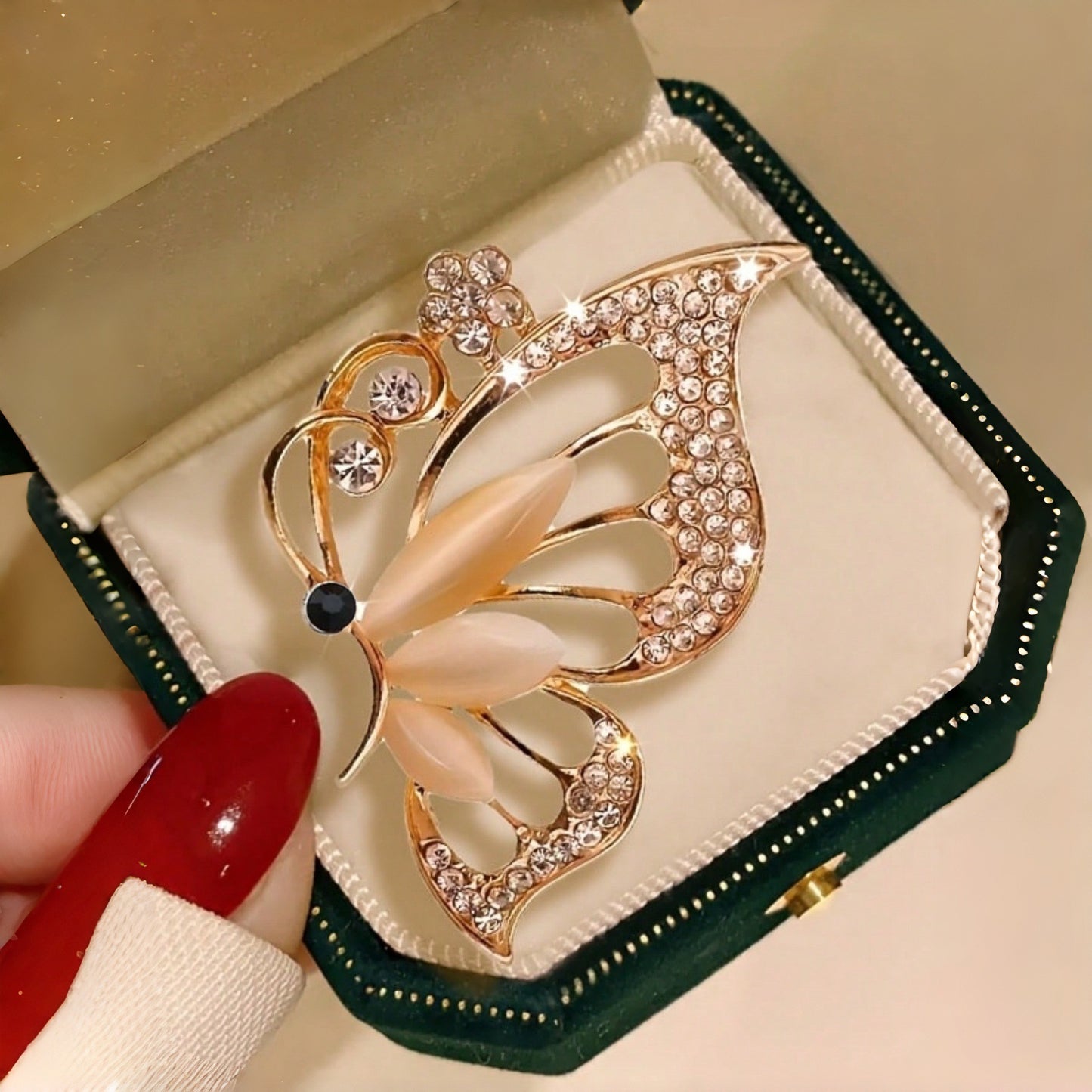 Elegante Schmetterlingsbrosche Brehn