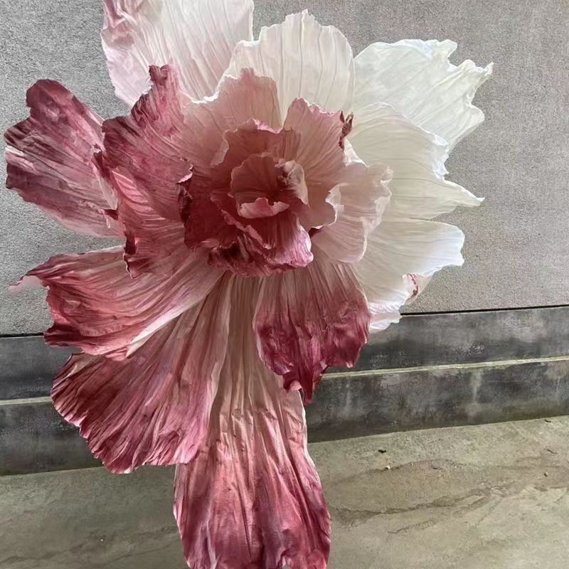 Oversized Blumenskulptur