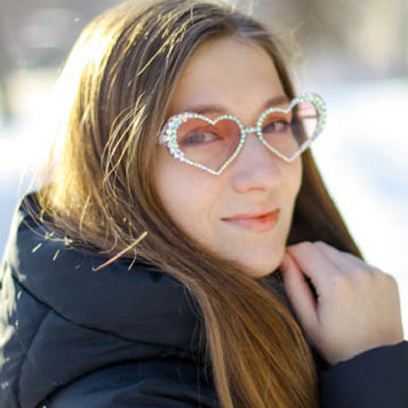 Damen Herzförmige Sonnenbrille mit strassbesetztem Rahmen Brehn