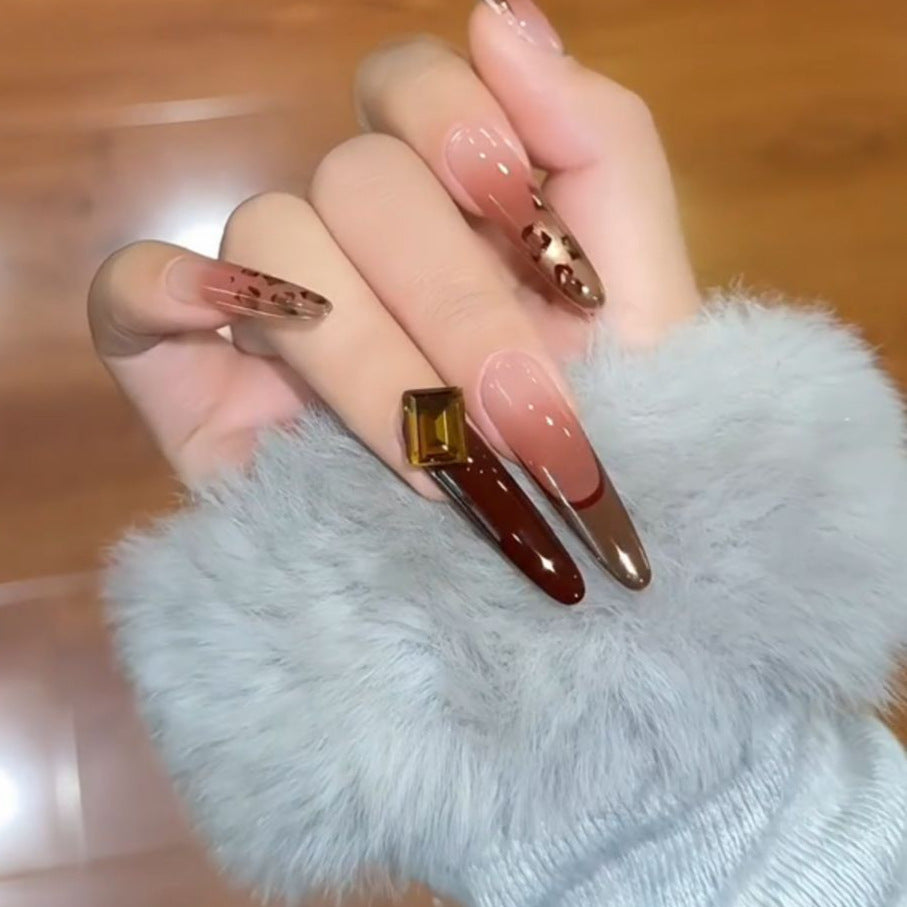 Kunstnägel mit Elegantem Glitzer- und Goldakzentdesign Brehn