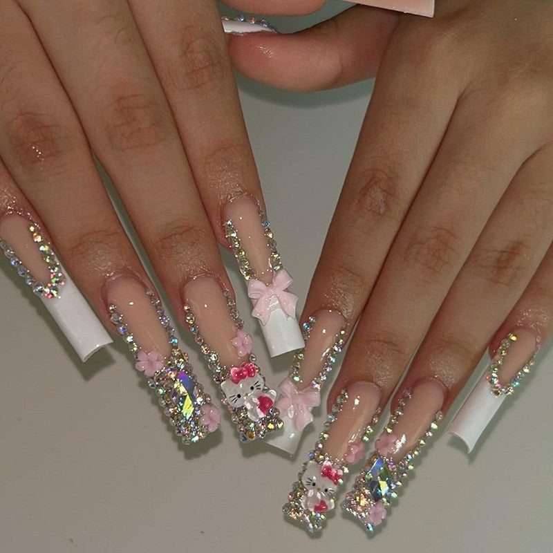 Glamouröses Kunstnagelset mit funkelnden Strassverzierungen und kreativen Tiermotiven Brehn