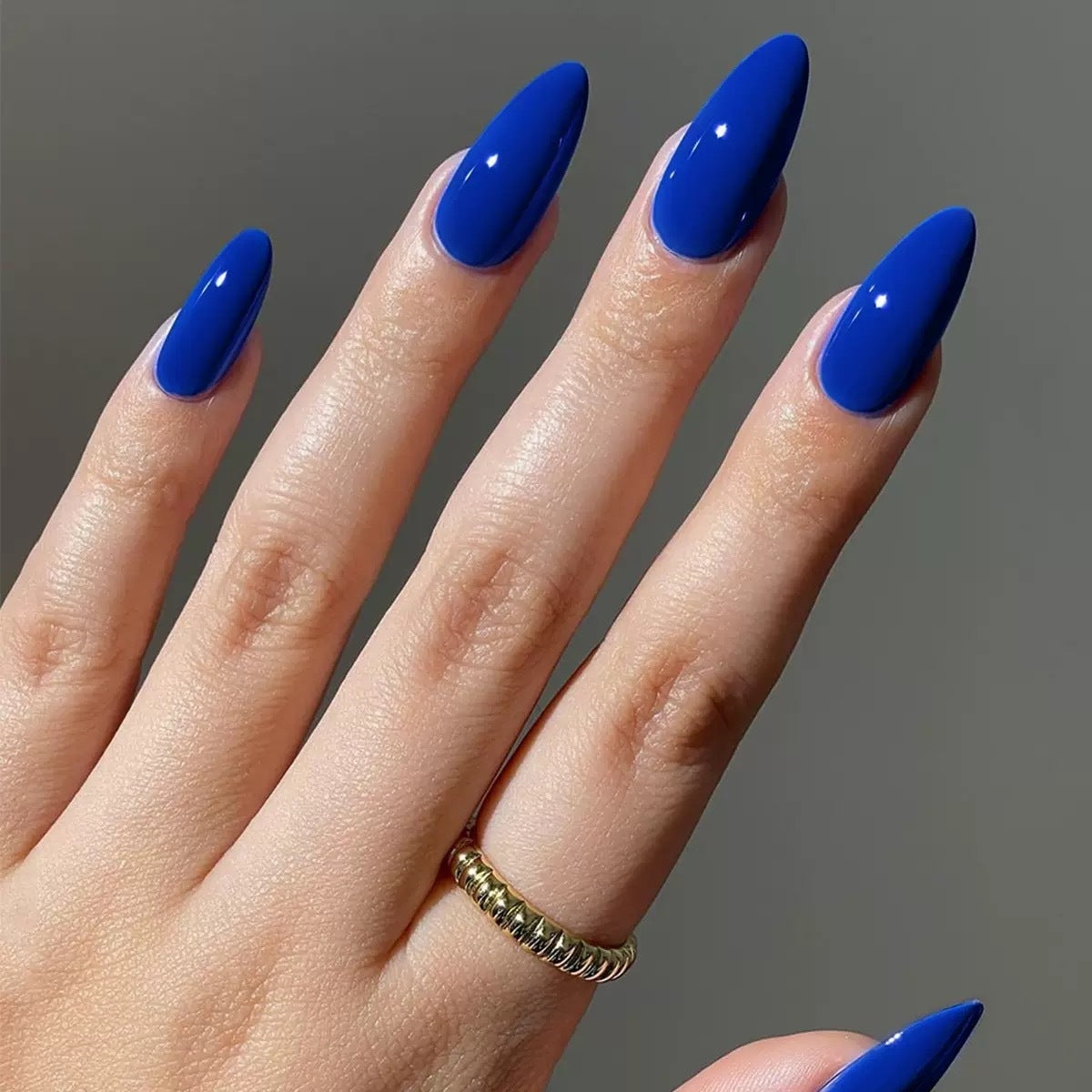 Kunstnagelspitzen im glamourösen Design Brehn
