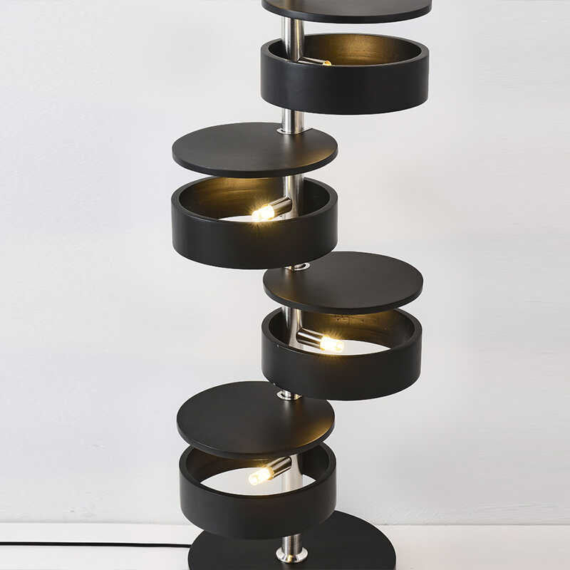 Spiral Stehlampe mit mehreren Lichtscheiben