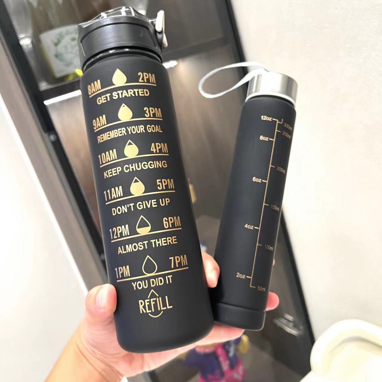 Unisex Motivierende Wasserflasche mit Zeitmarkierungen Brehn