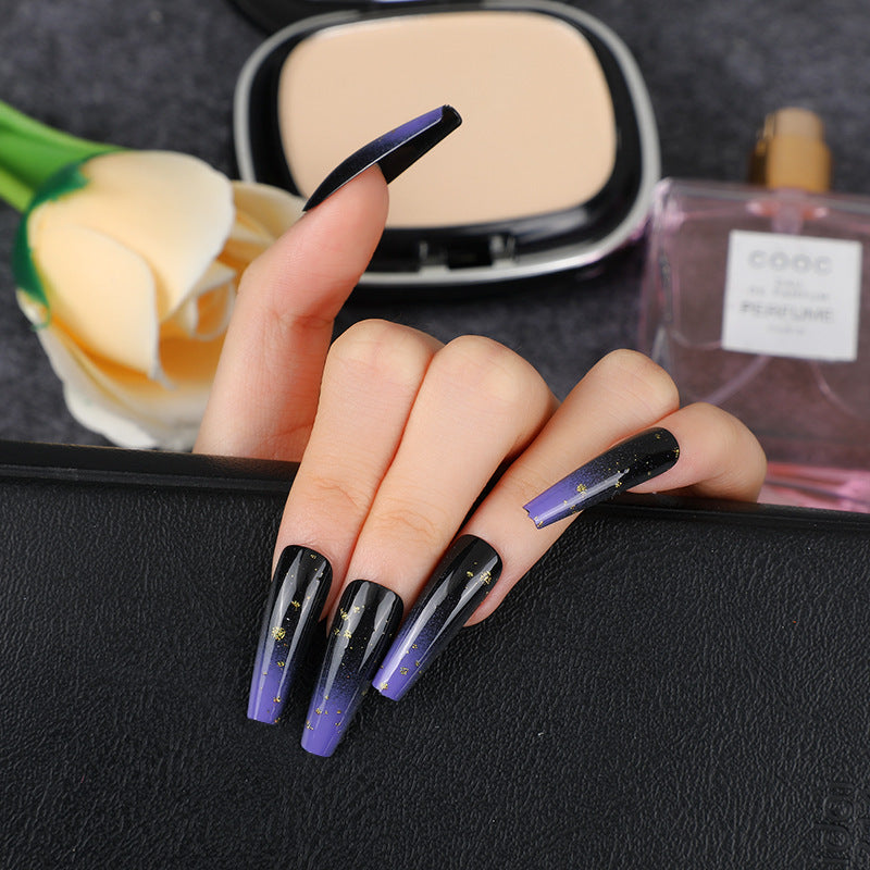 Elegante Kunstnägel mit Goldakzenten Brehn