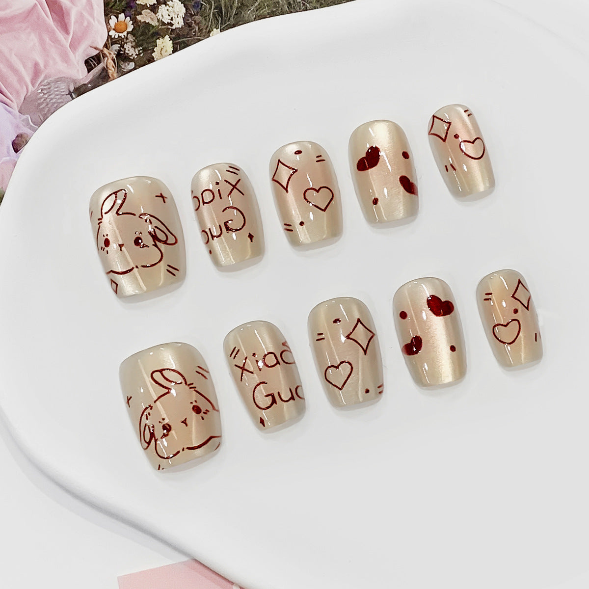 Kreative Nagelkunst mit liebevollen Motiven Brehn