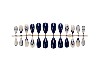 Kunstnagelset mit eleganten akzentuierten Designs Brehn