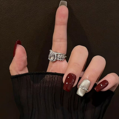 Elegante Druck-On-Nagelverbesserungen
