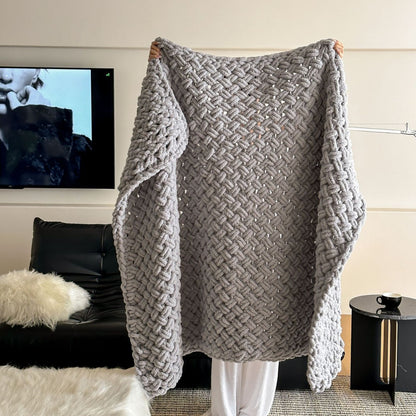 großmaschige handgefertigte Kuscheldecke aus Chenille