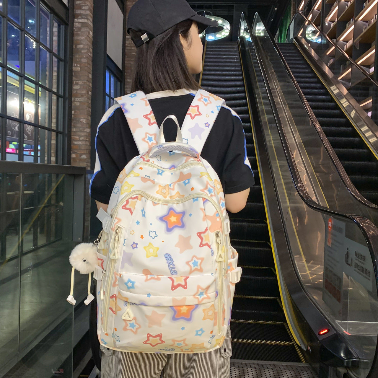 Rucksack mit Buntem Sternenmotiv und Multifunktionalen Fächern Brehn