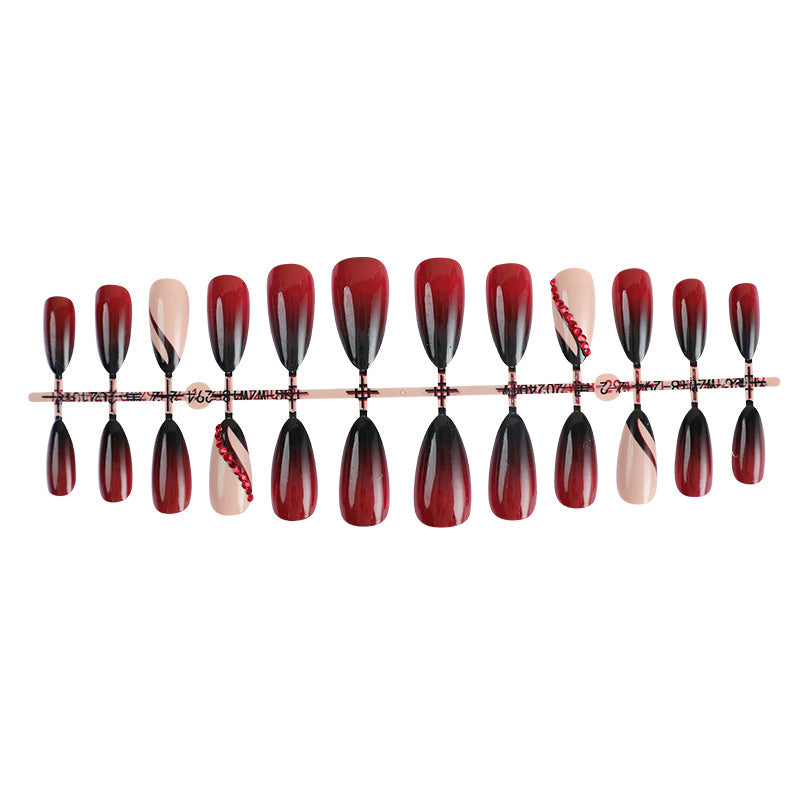 Kunstnagelset mit elegantem Ombre-Design und kreativen Verzierungen Brehn