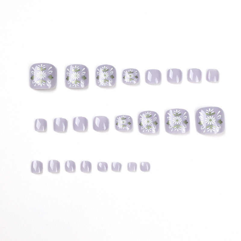 Kunstvolle Fußnagelgestaltung mit elegantem floralem Design Brehn