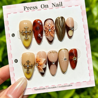Künstlerisches Press-On-Nagel-Set mit floralen und grünen Akzenten