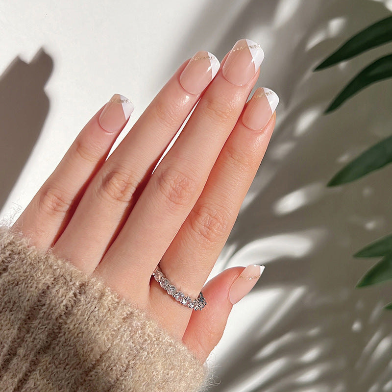 Kunstvolle Nagelverlängerungen mit elegantem Blattmuster Brehn
