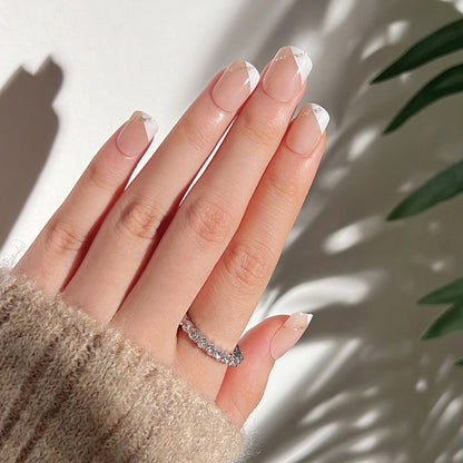 Kunstvolle Nagelverlängerungen mit elegantem Blattmuster Brehn
