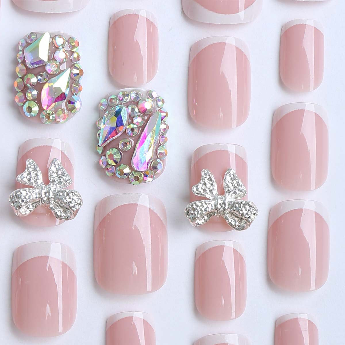 Elegante Gelnägel mit Glitzerstein Brehn