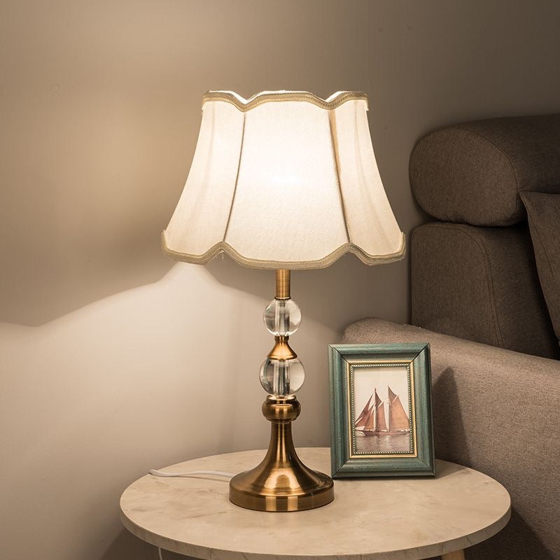 Elegante Stoffschirm Tischlampe