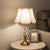 Elegante Stoffschirm Tischlampe