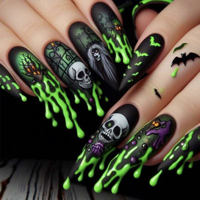 Kunstnagelset mit gruseligen Clown-Motiven und extravaganten Akzenten Brehn