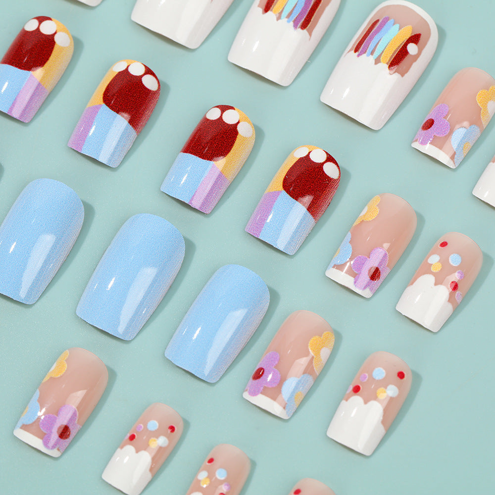 Kreatives Kunstnägel Set mit bunten Designs Brehn