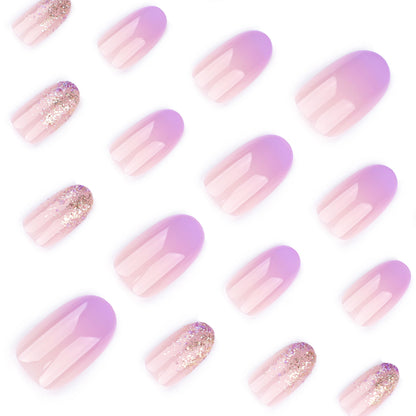 Kunstvolle Nagelkunst mit Ombre-Design und Glitzerakzenten Brehn