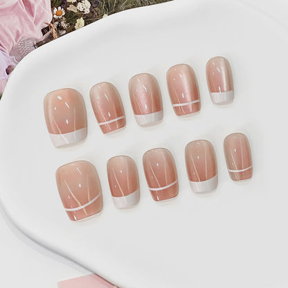 Kunstvolle French Nagelspitzen Brehn