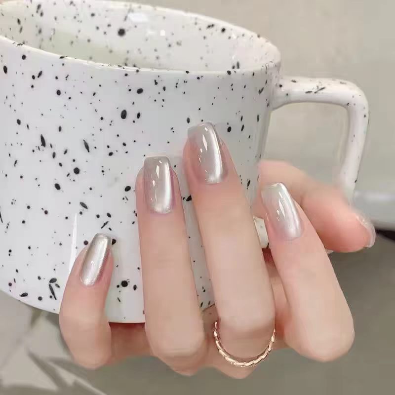 Elegantes glänzendes Press-On-Nagelset Brehn