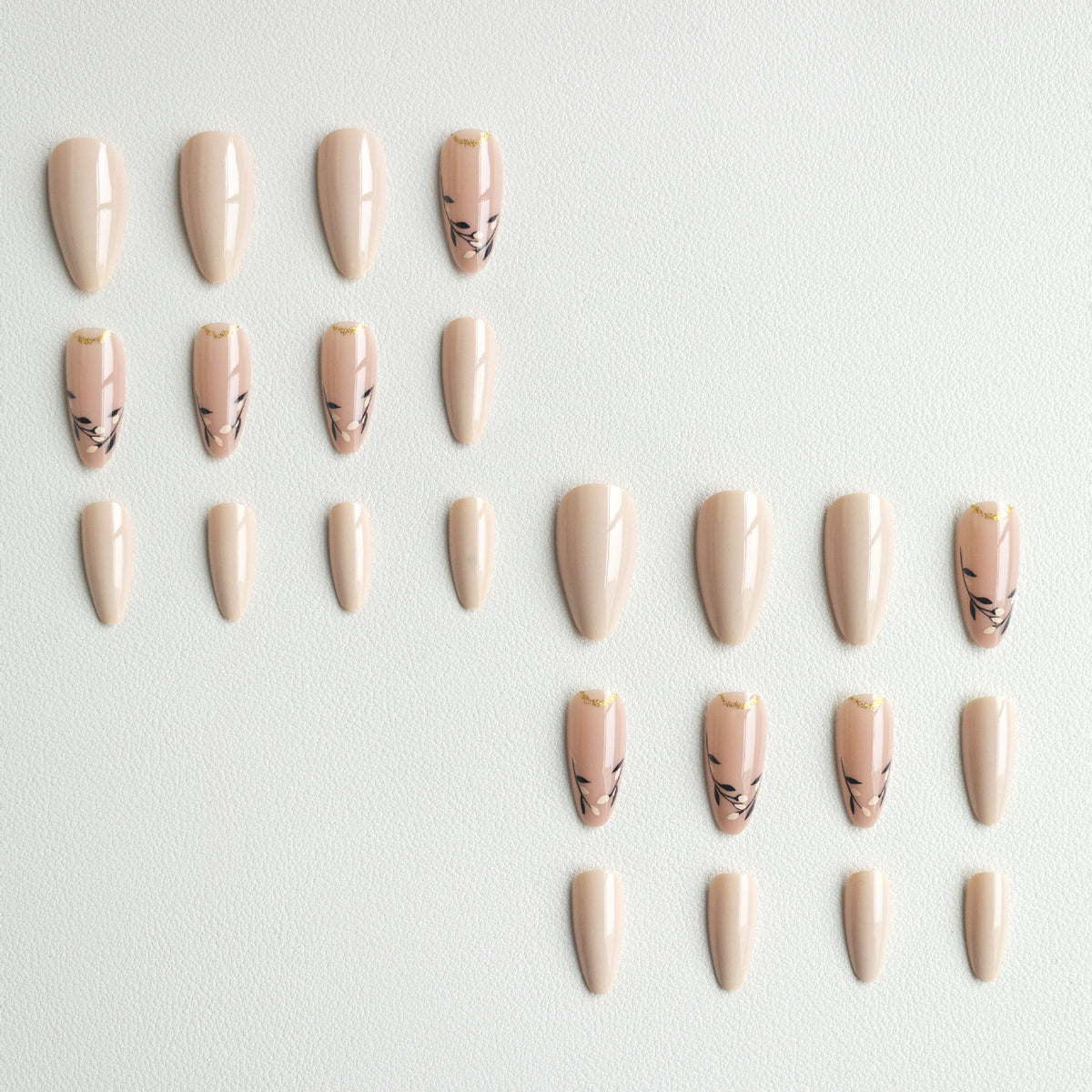 Künstlerische florale Akzent-Nagelkunst