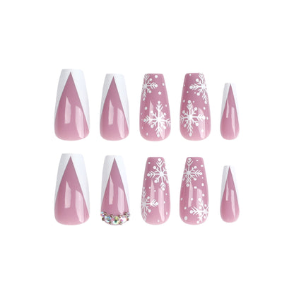 Kunstvolle Nagelverlängerungen mit Schneeflocken-Design und Glitzerakzenten Brehn