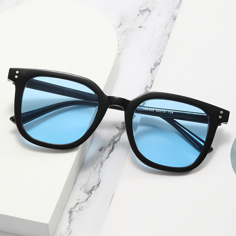 Damen quadratische Designerbrille mit dickem Rahmen und elegantem Profil Brehn