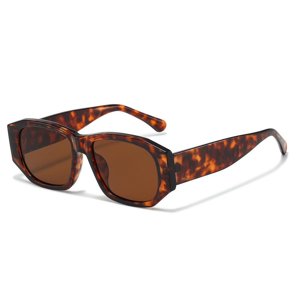 Übergroße geometrische Sonnenbrille mit verlaufenden Gläsern Brehn