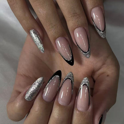 Kunstnagelset mit glamourösen Glitzerakzenten und elegantem Schwarz Brehn