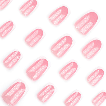 Kunstvolle Nagelverzierungen mit Glitzer und French-Tip Brehn