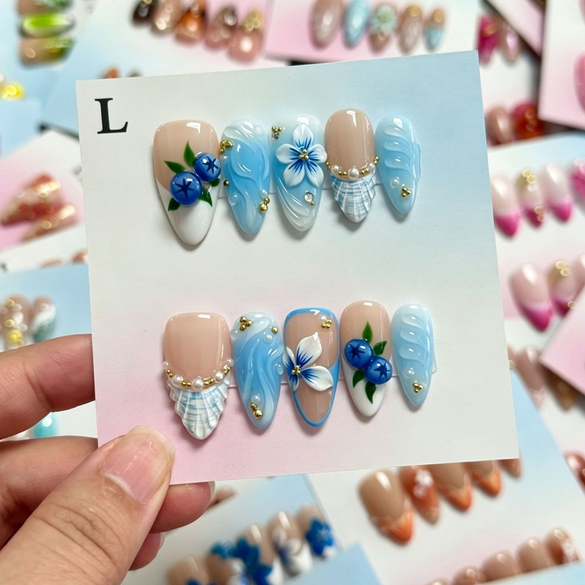 Dekoratives Handgefertigtes Press-On Nagelkunstset mit von Strand inspirierten Designs