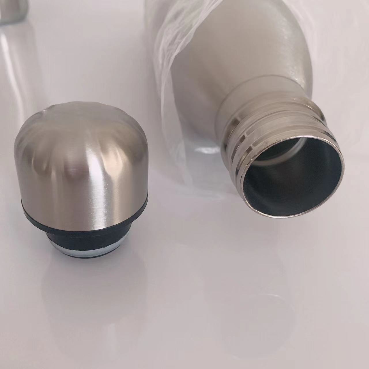 Isolierte Edelstahl-Wasserflasche Brehn
