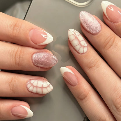 Kunstvolle Nagelverlängerungen mit schimmerndem Glitzer und einzigartigem Design Brehn