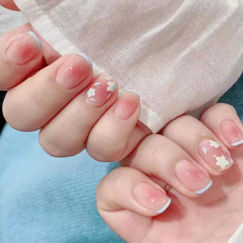 Kunstvolle Gel-Nägel mit zarten Blütenmotiven Brehn