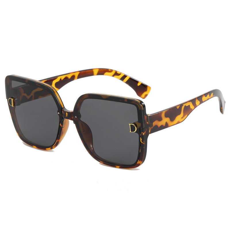 Damen modische quadratische Sonnenbrille im minimalistischen Design Brehn
