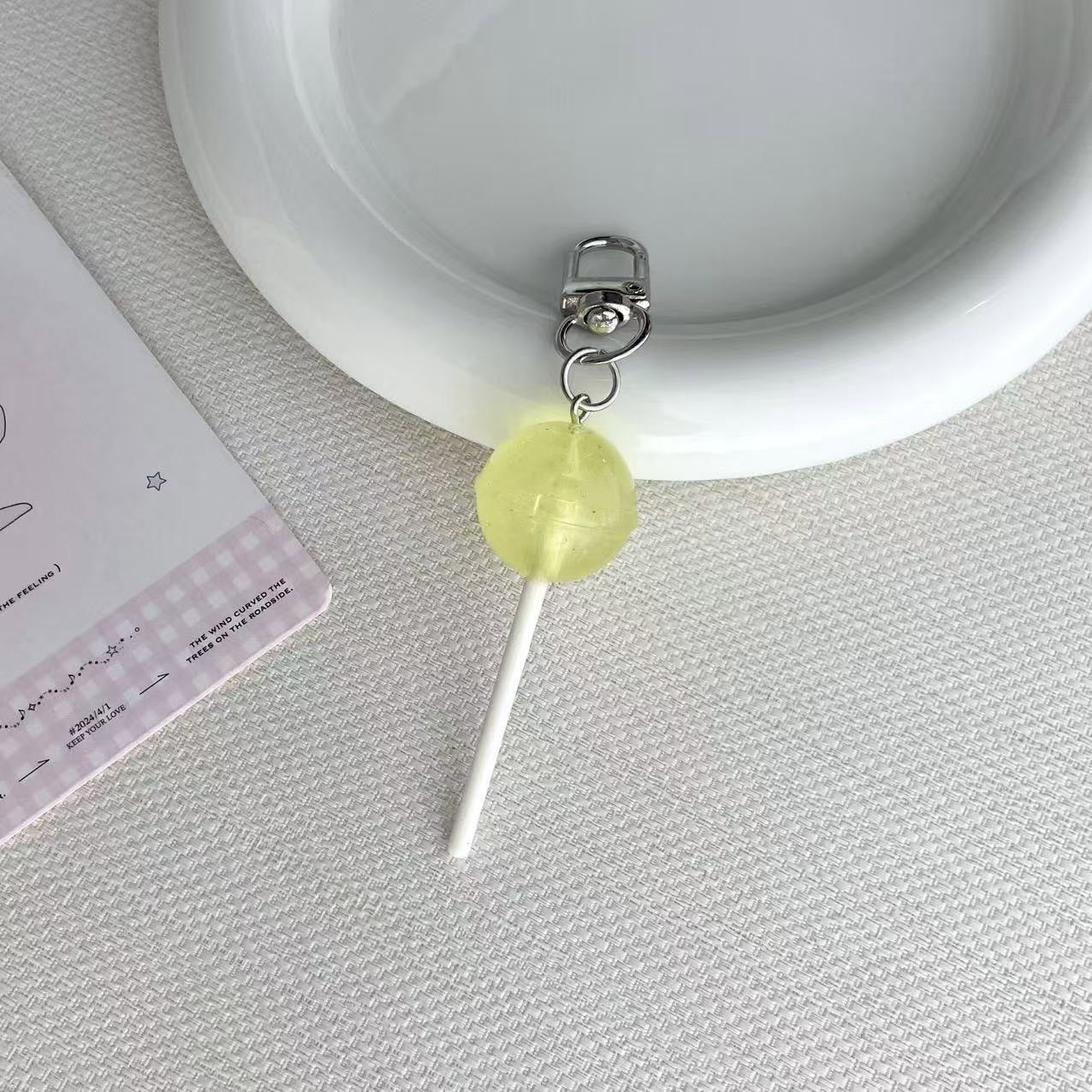 Lollipop-inspirierte Charmschlüsselanhänger Brehn