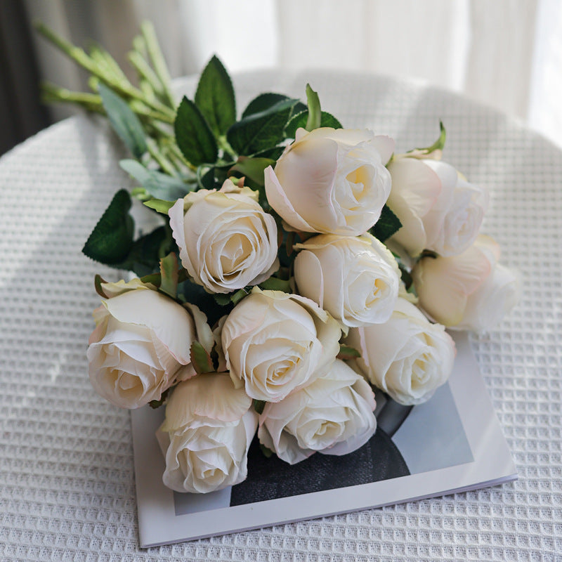 Künstlicher Rosenstrauß