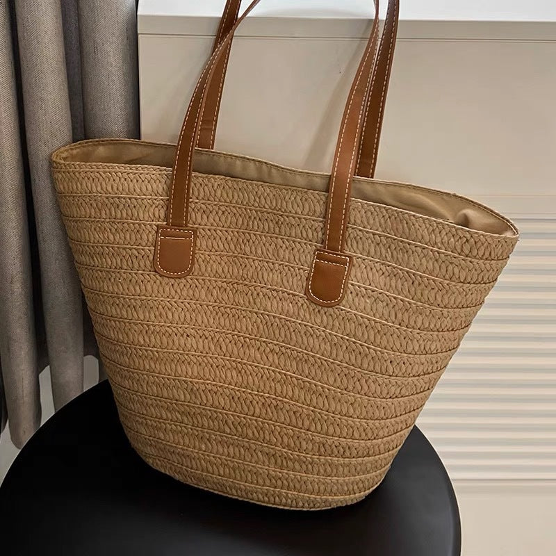 Elegante und Geräumige Strohtasche mit Ledergriffen Brehn