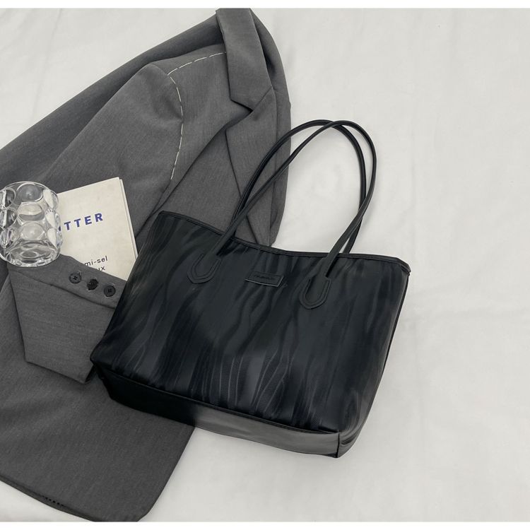 Texturiertes großes Tote Bag Brehn