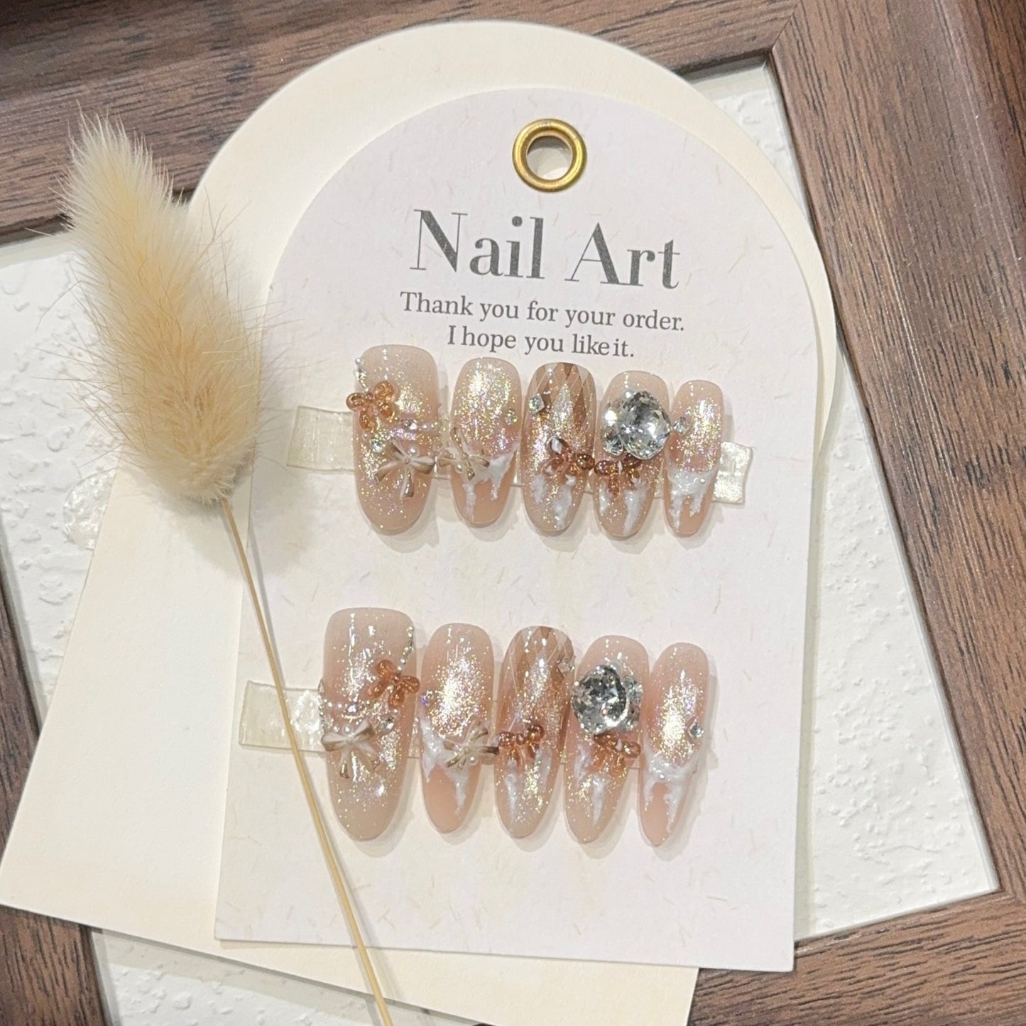 Künstliche Nagelspitzen mit Eleganten Glitzerdetails Brehn