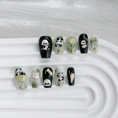Künstlerisches Press-On Nagelkunst-Set mit süßen Panda-Designs