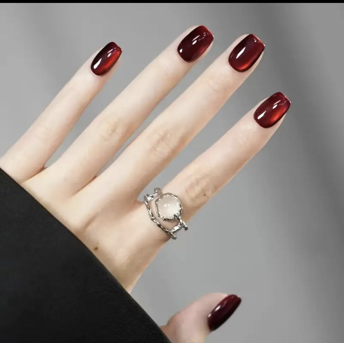 Glänzende rote Press-On-Nagelset Brehn