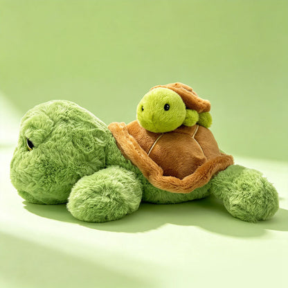 Plüschschildkröte mit schlüpfendem Baby auf dem Panzer Kuschelkissen Brehn
