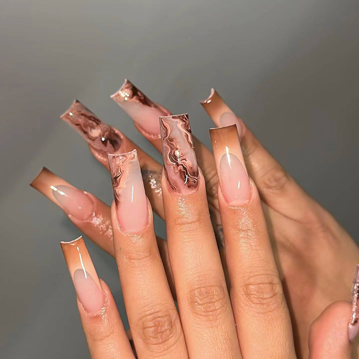 Kunstvolle und elegante Gelnägel Brehn