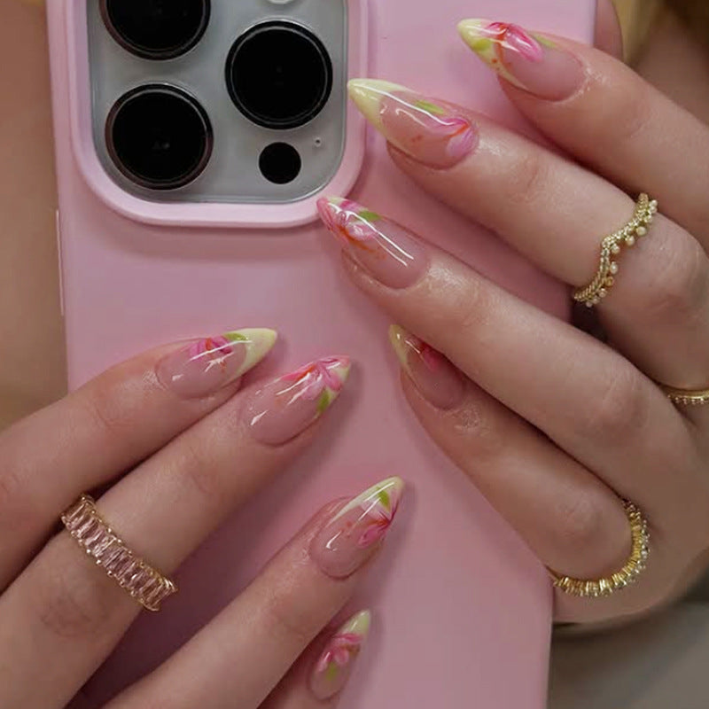 Elegantes Kunstnagelset mit floralen Designs Brehn